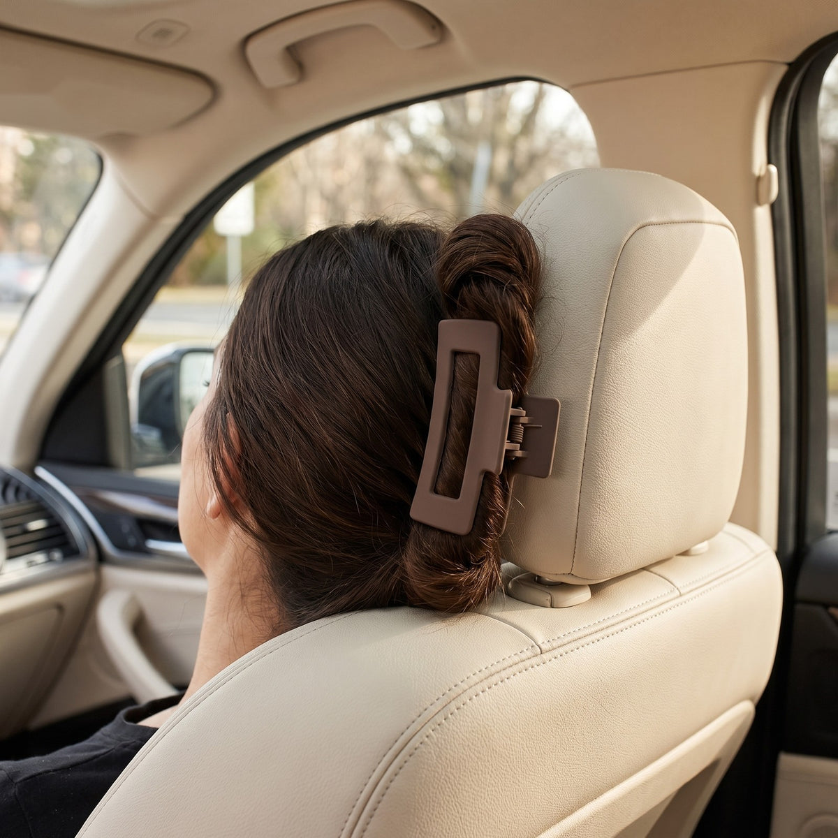 Leaning back against the car headrest with the NAPPA clip in, no pressure