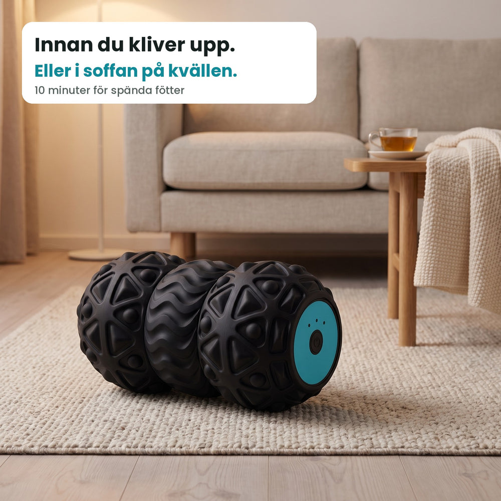 STEGA fotroller på en matta framför soffan